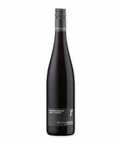 Becker Landgraf J2 Spätburgunder Sankt-Laurent is een elegante Duitse rode wijn met subtiele houtrijping. Fris rood fruit, kruiden en zachte tannines.