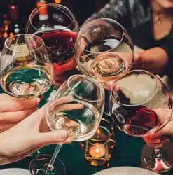Bezoek de Hongaarse wijnproeverij Purmerend op 10 juli met wijnmaker Cisca Ansem. Proef 5 Hegyem-wijnen en geniet van lokale hapjes!