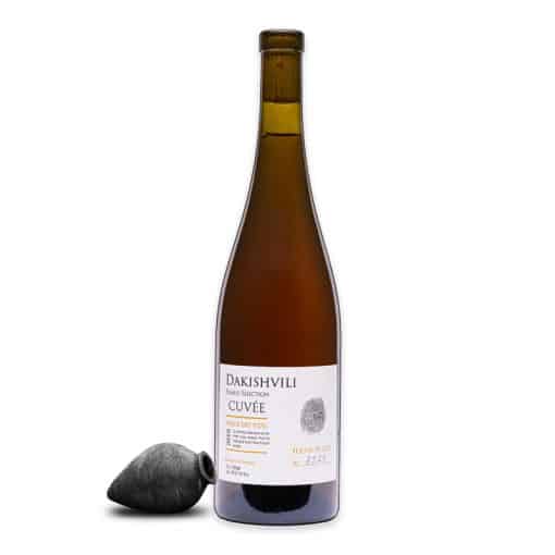 Proef de Dakishvili Family Cuvee Amber, een heerlijke droge, amber wijn met unieke smaak uit Georgië bij Wijnhuis-Mana.nl ✓ Service ✓ Kwaliteit ✓ Snelle levering