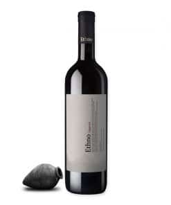 Ethno Saperavi is een stevige rode Georgische wijn met zwart fruit, leer en kruiden. Vol, aards en geschikt voor lange rijping.