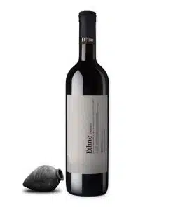 Ethno Saperavi is een stevige rode Georgische wijn met zwart fruit, leer en kruiden. Vol, aards en geschikt voor lange rijping.