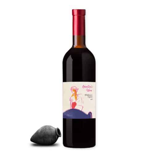 Gvantsa’s Wine Otskhanuri Sapere is een robuuste rode wijn uit West-Georgië. Gemaakt van Otskhanuri Sapere, met frisheid, kruidigheid en een vleugje aardsheid.