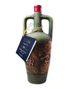 Kakhuri Gvinis Marani Mukuzani Terracotta is een krachtige rode wijn van Saperavi. Klassiek, stijlvol en gebotteld in een terracotta fles – ideaal als geschenk.