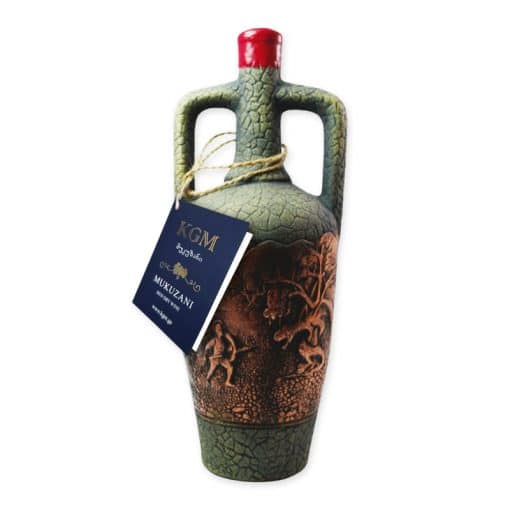 Kakhuri Gvinis Marani Mukuzani Terracotta is een krachtige rode wijn van Saperavi. Klassiek, stijlvol en gebotteld in een terracotta fles – ideaal als geschenk.