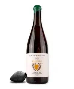 Proef eens deze Qvevri wine cellar Khikhvi, een heerlijke droge, amberwijn met unieke smaak uit Georgië bij Wijnhuis-Mana.nl ✓ Service ✓ Kwaliteit ✓ Snelle levering