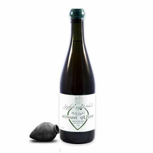 Ontdek de unieke Qvevri wine cellar Mtsvane, een amberwijn vol karakter en diepgang. Proef het rijke erfgoed van Georgië vandaag nog!