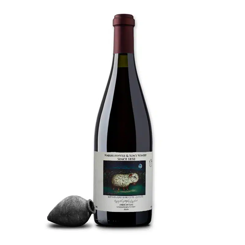 Qvevri Wine Cellar Mtsvivane Kakhuri is een amberwijn van Mtsvivani Kakhuri, gevinifieerd in qvevri door Vano Nareklishvili. Kruidig en floraal.