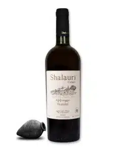 Shalauri Khikhvi is een amberkleurige Georgische wijn van het zeldzame druivenras Khikhvi, gevinifieerd in qvevri. Floraal, kruidig en gelaagd.