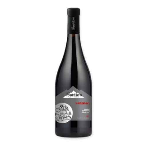 Sopho’s Winery Saperavi 2020 is een volle, rode wijn van de teinturierdruif Saperavi. Braam, kers en bewaarpotentieel. Slechts 575 flessen gemaakt.