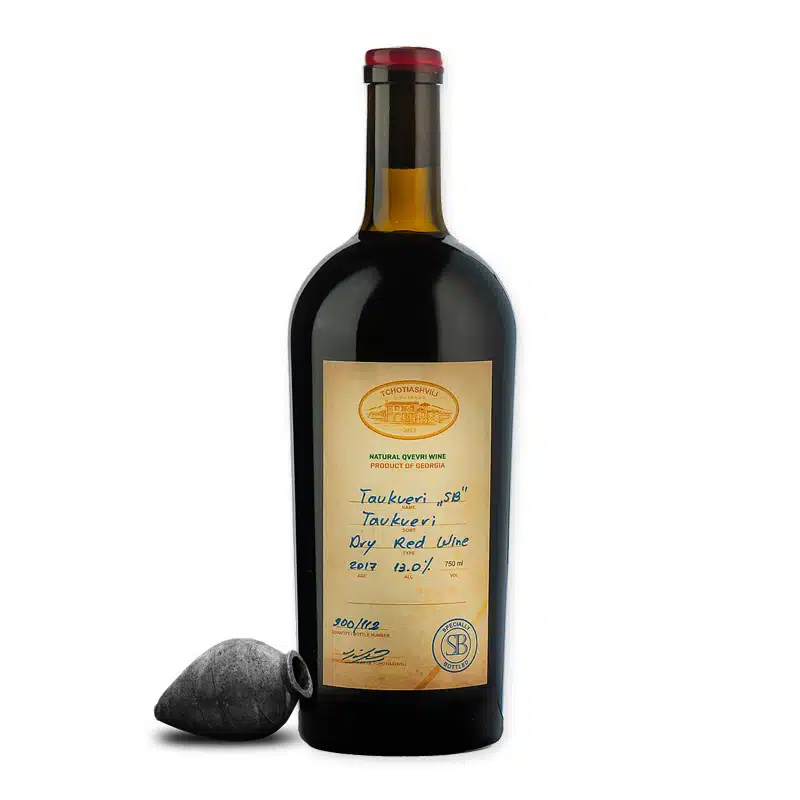 Tchotiashvili Tavkveri is een elegante rode wijn van Tavkveri, gemaakt door Kakha Tchotiashvili. Fris, kruidig en soepel van stijl.