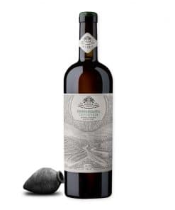 Vardzia Terraces Chitistvala is een robuuste rode natuurwijn uit Samtskhe-Javakheti, gemaakt van de unieke Chitistvala-druif. Spontaan vergist in qvevri.