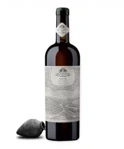 Vardzia Terraces Khikhvi is een amberkleurige qvevriwijn van de Khikhvi-druif. Floraal, kruidig en puur natuur uit Samtskhe-Javakheti.