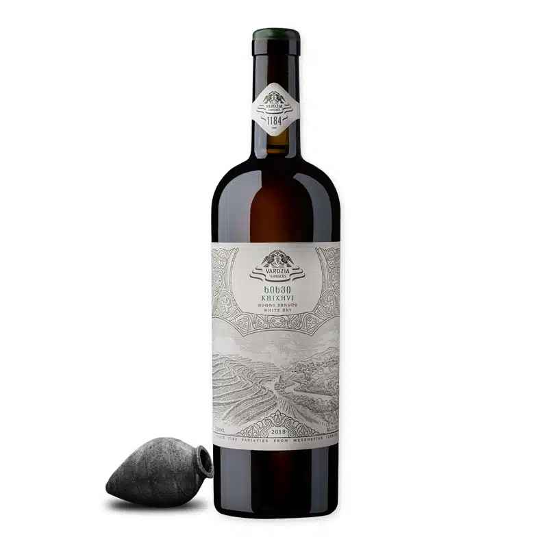Vardzia Terraces Khikhvi is een amberkleurige qvevriwijn van de Khikhvi-druif. Floraal, kruidig en puur natuur uit Samtskhe-Javakheti.