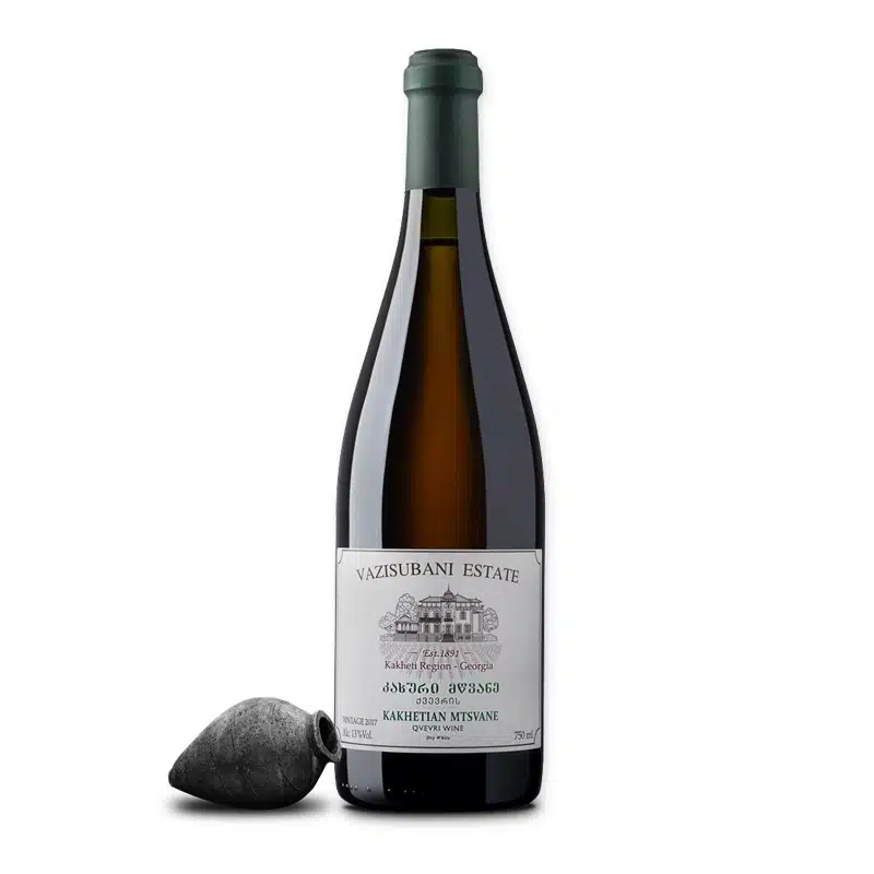 Vazisubani Estate Mtsvane is een amberkleurige qvevri-wijn uit Kakheti, met aroma’s van abrikoos, kruidigheid en florale tonen. Authentiek en intens.