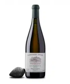Ontdek Vazisubani Estate Rkatsiteli: een karaktervolle Georgische qvevri-wijn met kruidige aroma’s, amberkleur en stevige structuur. Perfect bij gegrild vlees of kazen.