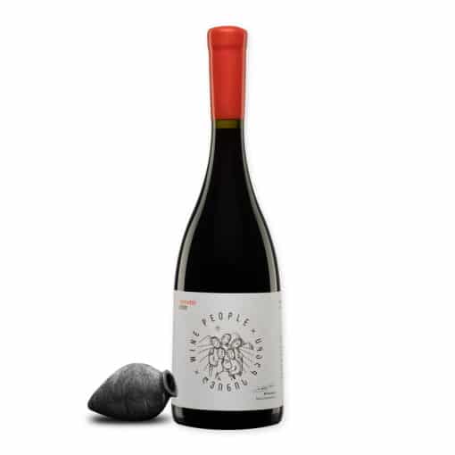 Wine People Tavkveri is een kruidige, lichte rode wijn van Tavkveri. Gemaakt in kleine oplage binnen het Wine People-project. Fris en verfijnd.