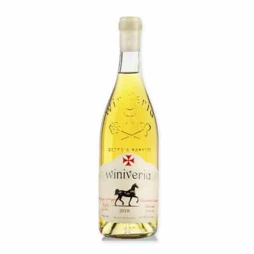 Ervaar de elegantie en finesse van Winiveria Chinebuli Goruli Mtsvane, een droge witte wijn gemaakt van inheemse druivensoorten uit Georgië. Perfect voor fijnproevers! 🍇
