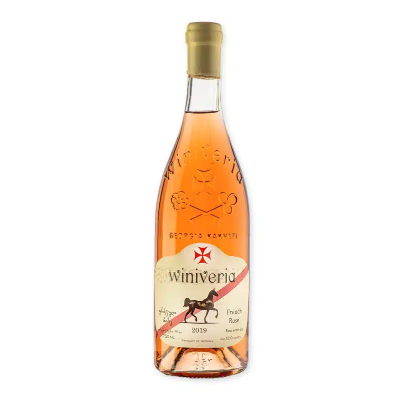 Winiveria French Rosé is een semi-zoete roséwijn met framboos, aardbei en lichte kruidigheid. Toegankelijk en heerlijk bij zomerse gerechten.