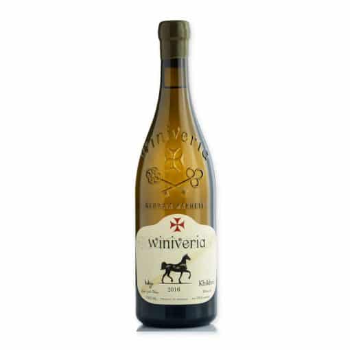 Ontdek de Winiveria Khikhvi, een elegante droge witte wijn uit Oost-Georgië met delicate aroma's van tropisch fruit. Proef het vandaag!