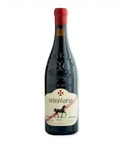 Geniet van Winiveria Kindzmarauli, een fruitige halfzoete rode wijn uit Georgië, met tonen van rijpe kersen, bramen en zwarte bessen. Perfect bij desserts en pittige gerechten. Bestel nu!