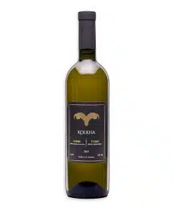 Geniet van een harmonieuze, semi-zoete witte wijn met een lichte, stro-achtige kleur. Ontdek Kolkha Kisi, gemaakt van de Kisi druif uit Kakheti. 🍇