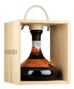 Feuerheerds Decanter 20 years Tawny Port, een verfijnde keuze voor bijzondere momenten. Ontdek de fluweelzachte smaak en delicate aroma's. Bestel vandaag nog!