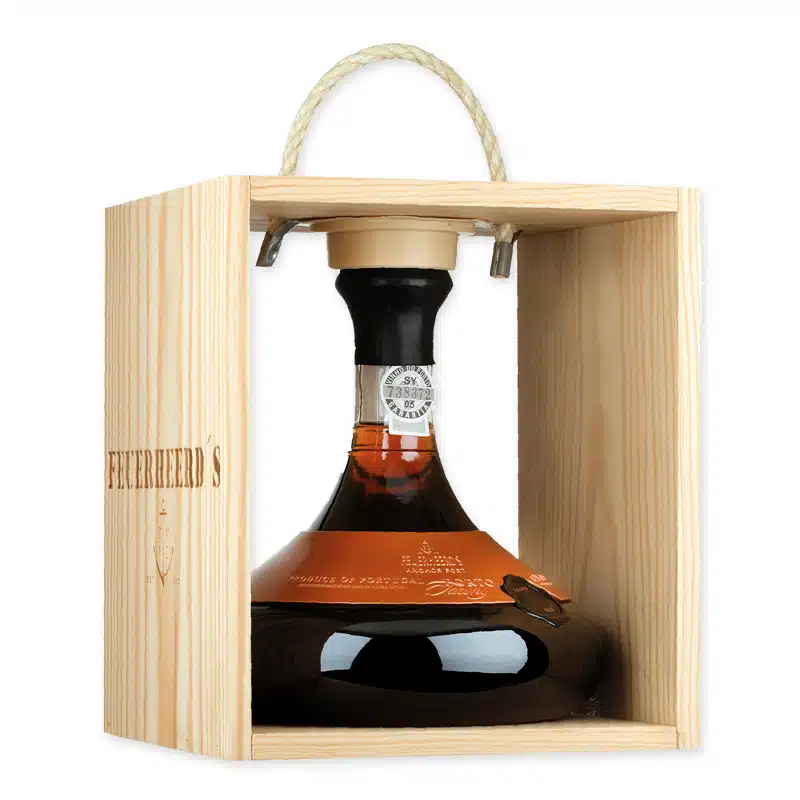 Feuerheerds Decanter 20 years Tawny Port, een verfijnde keuze voor bijzondere momenten. Ontdek de fluweelzachte smaak en delicate aroma's. Bestel vandaag nog!