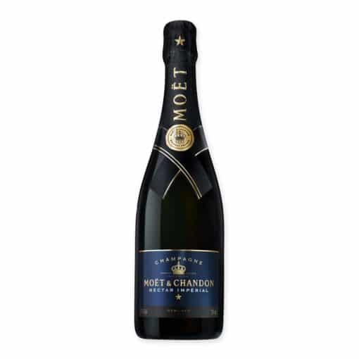 Geniet van de volle, fruitige smaak en subtiele zoetheid van Moët & Chandon Nectar Impérial. Perfect voor elke feestelijke gelegenheid! 🍾