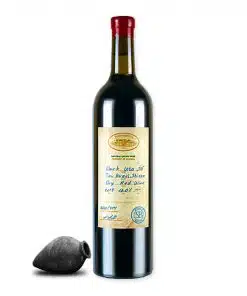 Proef de complexiteit en diepte van onze Tchotiashvili Family Vineyards Dark Uta. Een granaatrode wijn met aroma's van bessen en een langdurige smaak. Bestel nu!