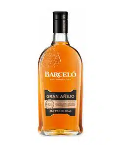Geniet van Barcelo Gran Anejo, een ambachtelijk gedistilleerde rum uit de Dominicaanse Republiek, bekend om zijn rijke aroma van karamel en tropisch fruit, perfect voor pure consumptie of in cocktails.