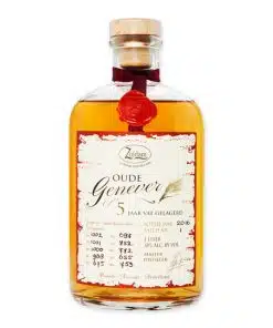 Ontdek Zuidam 5 jaar Oude Genever, een meesterwerk van Nederlandse distilleerkunst. Deze complexe spirit is perfect voor degene die geniet van een diepe, verfijnde smaak met een rijke geschiedenis.