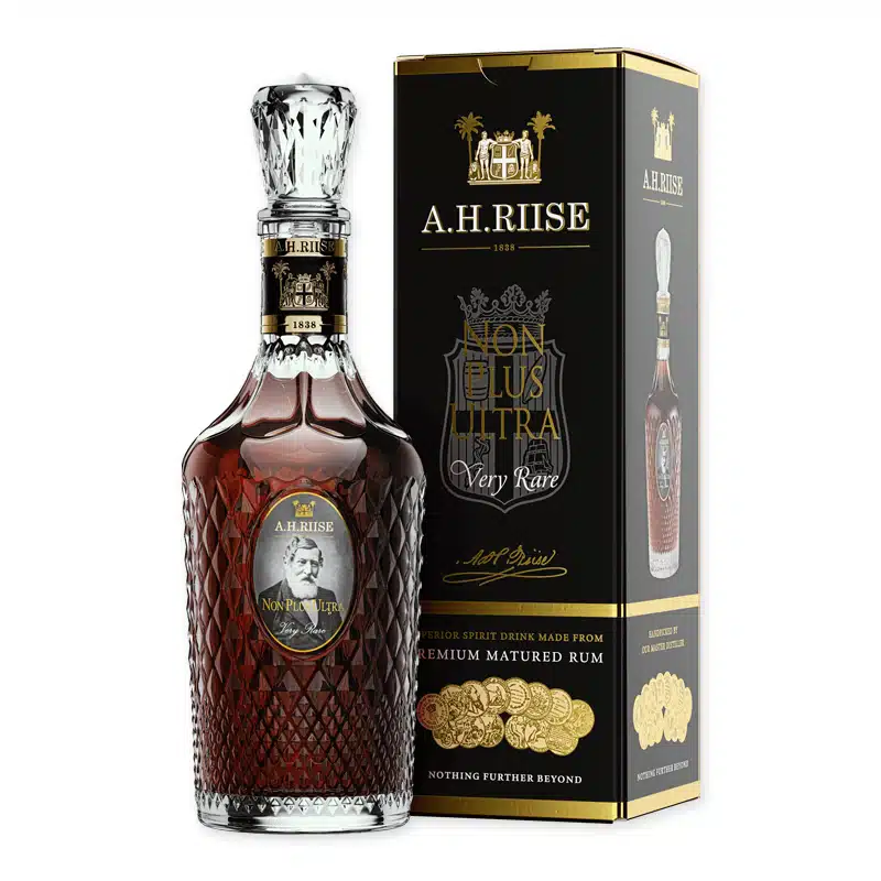 Ontdek A.H. Riise Non Plus Ultra Very Rare, een exclusieve rum met complexe smaken van karamel, vanille en tropisch fruit. Perfect voor speciale momenten.