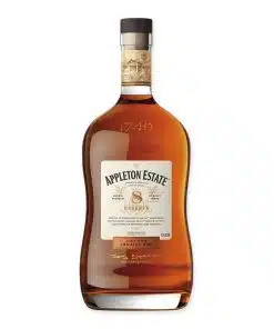 Ervaar de Appleton Estate 8 Year Old Reserve, een uitmuntende Jamaicaanse rum vol rijke tonen van specerijen, vanille en een subtiel rokerige afdronk.
