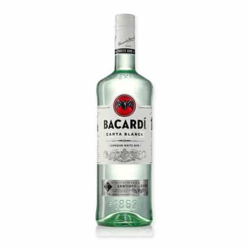 Beleef de zachtheid van Bacardi Carta Blanca, de ideale basis voor mojito's en daiquiri's. Met zijn heldere, frisse smaak en subtiele vanilletinten tilt het uw cocktailmoment naar een hoger niveau.