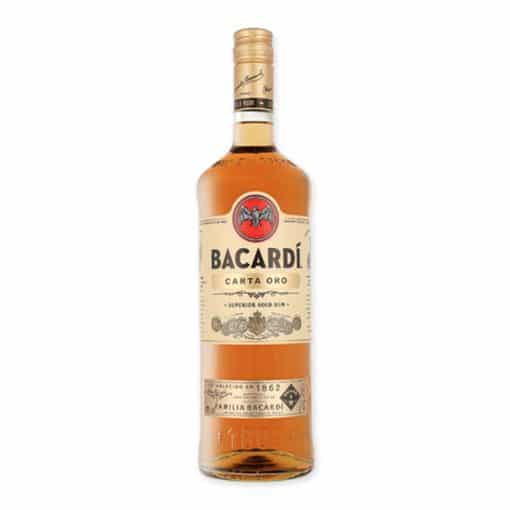Ontdek Bacardi Carta Oro 1L, een schitterende gouden rum met subtiele smaken van vanille en specerijen, perfect voor cocktails of puur genieten.
