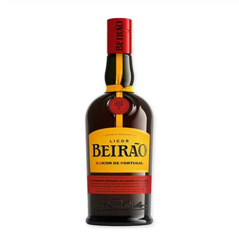 Ervaar de verfijnde smaak van Beirao, de traditionele Portugese likeur, perfect voor cocktails of als digestief. Ontdek de rijke kruidensamenstelling en de zachte, kruidige finish.