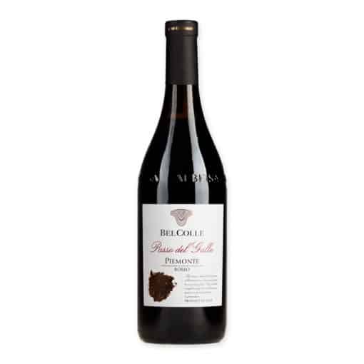 Ontdek Bel Colle Piemonte Rosso Passo del Gallo, een rijke rode wijn uit Piemonte met een complex profiel van rode vruchten en kruiden, ideaal voor liefhebbers van diepe, smaakvolle wijnen.
