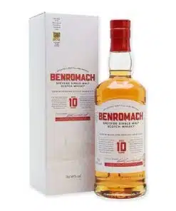 Ervaar de rijke en rokerige smaken van Benromach 10 Year Old, een prachtige Speyside whisky die perfect is voor liefhebbers van diepe, complexe whisky's met een hint van sherry en rook.