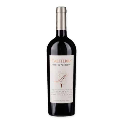 Geniet van de Caliterra Edicion Limitada, een voortreffelijke blend van Carmenere en Malbec druiven, vol met aroma's van cassis, kruiden en chocolade. Perfect voor elk speciaal etentje.