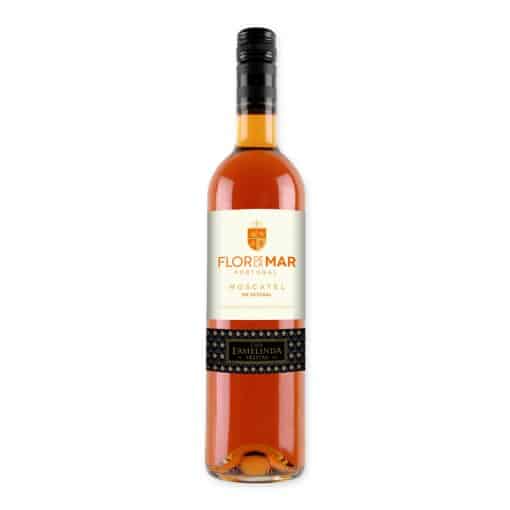 Ontdek de rijke aroma's en diepe smaken van Casa Ermelinda Flor de La Mar Moscatel de Setubal, perfect als aperitief of bij desserts van chocolade en crème brûlée.
