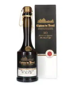 Ontdek Chateau du Breuil XO 20 Years, een exclusieve Franse brandy, gerijpt voor 20 jaar en rijk aan smaken van rijp fruit, vanille en eikenhout.