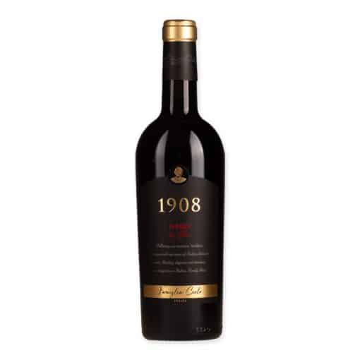 Beleef de intensiteit van Cielo 1908 Nero di Gio. Deze prachtige Italiaanse rode wijn biedt een perfecte balans tussen fruitige tonen en elegante kruiden. Ideaal voor speciale gelegenheden of als luxueuze gift.