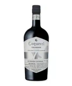 Proef de rijke smaken van Coquerel Calvados Fine AOC, een ambachtelijke Franse brandewijn met een luxe mix van appels en subtiele eikentonen.