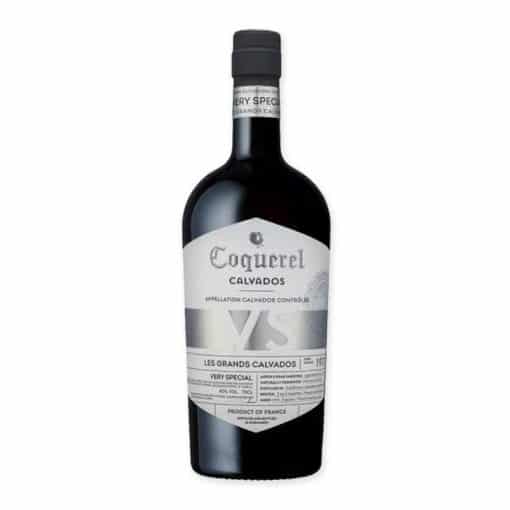 Proef de rijke smaken van Coquerel Calvados Fine AOC, een ambachtelijke Franse brandewijn met een luxe mix van appels en subtiele eikentonen.