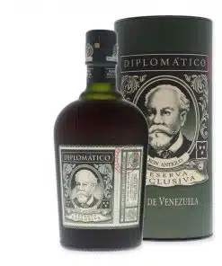 Ontdek Diplomatico Reserva Exclusiva Rum, de bekroonde Venezolaanse rum die bekend staat om zijn diepe smaken van sinaasappelschil, bruine suiker en kruiden, perfect gerijpt om een buitengewone drinkervaring te bieden.