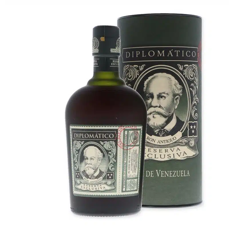 Ontdek Diplomatico Reserva Exclusiva Rum, de bekroonde Venezolaanse rum die bekend staat om zijn diepe smaken van sinaasappelschil, bruine suiker en kruiden, perfect gerijpt om een buitengewone drinkervaring te bieden.