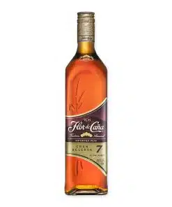 Proef de rijke en warme smaken van Flor de Cana Gran Reserve 7 Years, een volmaakte rum uit Nicaragua. Perfect puur of als basis voor een cocktail.
