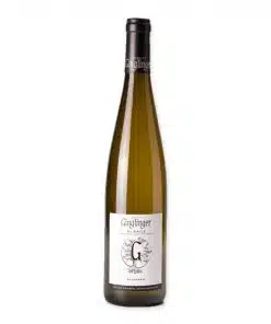 Ontdek Ginglinger Sylvaner Alsace AOC, een verleidelijke witte wijn met citrus en appeltonen, ideaal voor zeevruchten en lichte salades.