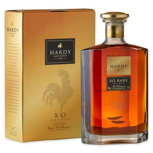 Ontdek Hardy XO Rare Cognac, een symbool van Franse luxe met rijke aroma's van gekonfijt fruit, specerijen en een vleugje vanille. Perfect als digestief of bij een goede sigaar.