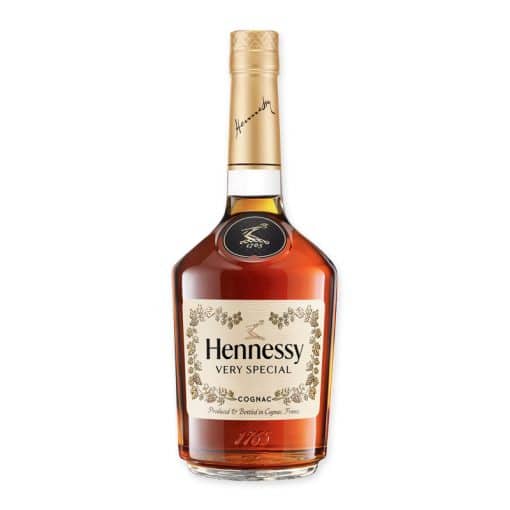 Ontdek Hennessy VS Cognac 1L, een luxe blend van eaux-de-vie gerijpt in Franse eiken vaten, met een rijk palet aan eiken, vanille en rode vruchten.
